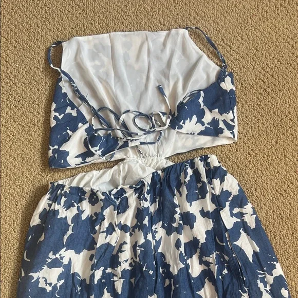 Abercrombie & Fitch crinkle texture cutout Maxi Dress - Picture 4 of 4